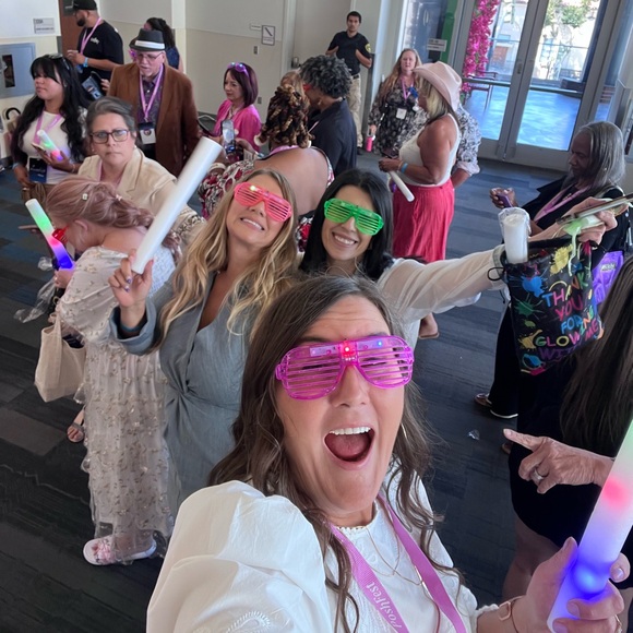 I’m Live Coach Show Mondays 4pm Bags & More Shareshow Thurs & Tues 530 pm CST - Picture 8 of 11